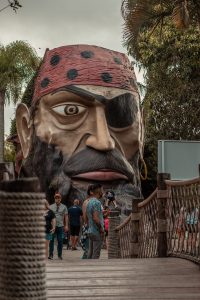 Barco Pirata: a física por trás do “frio na barriga”