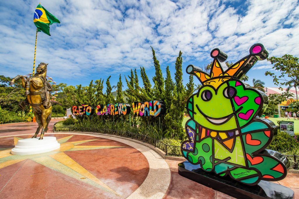 Diversão no Beto Carreiro World e Feira de arte e gastronomia no Depósito  Moringa